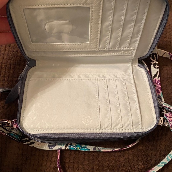 Vera Bradley smartphone wristlet/crossbody bundle - Picture 4 of 9